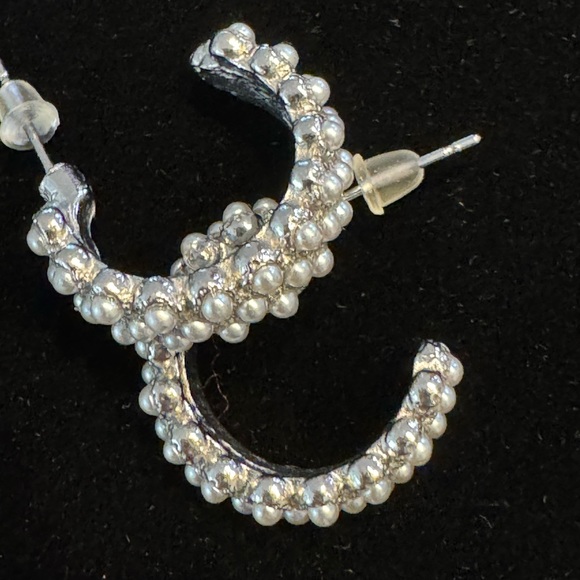 Vintage  earrings , 2 pairs classic look. Faux tiny pearls And silver lo… - Picture 3 of 5